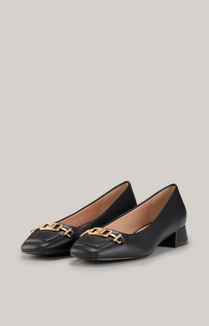 Unico Pina Slip-ons in Black