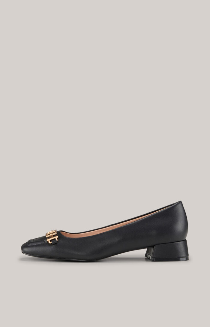 Unico Pina Slip-ons in Black