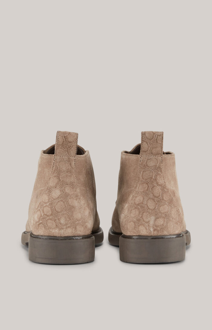 Low Boots in Suede in a lace-up design with Lyra perforations rounded toe embossed logo on the tongue and shaft reinforced heel leather insole layered heel and profiled rubber sole Heel height: 3 cm